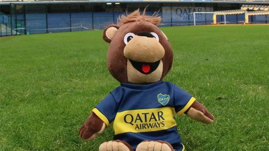 Se viralizó un oso como mascota oficial de Boca y los hinchas de River estallaron de risa