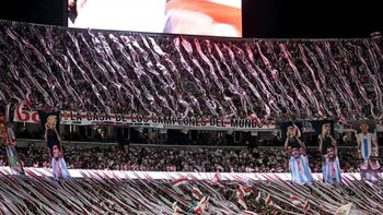 Banderas, ovación y fiesta: el emotivo homenaje de River a los ídolos que volvieron al club