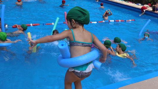 Una nena de tres años murió ahogada en la pileta de una colonia: dos profesores quedaron detenidos