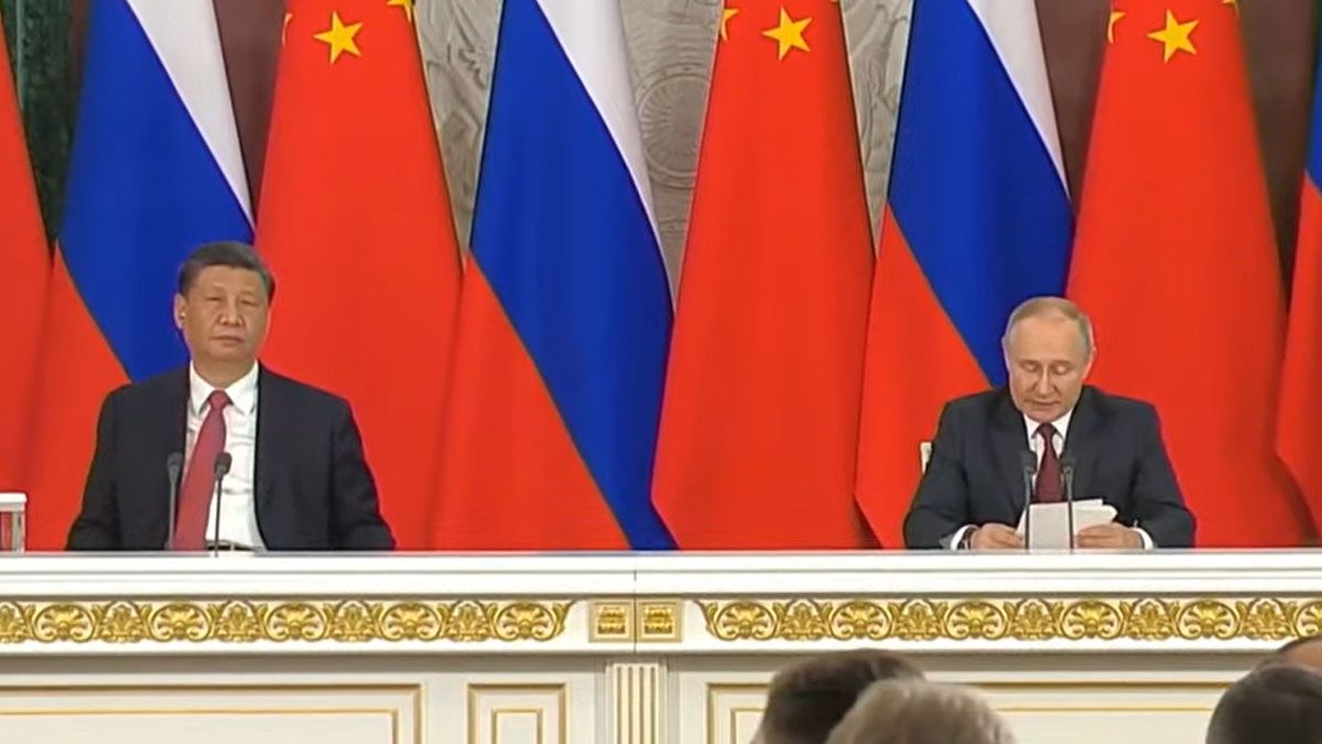 Xi Jinping y Vladimir Putin en su anuncio de colaboración mutua tras la cumbre de Moscú (Foto: Captura de TV)