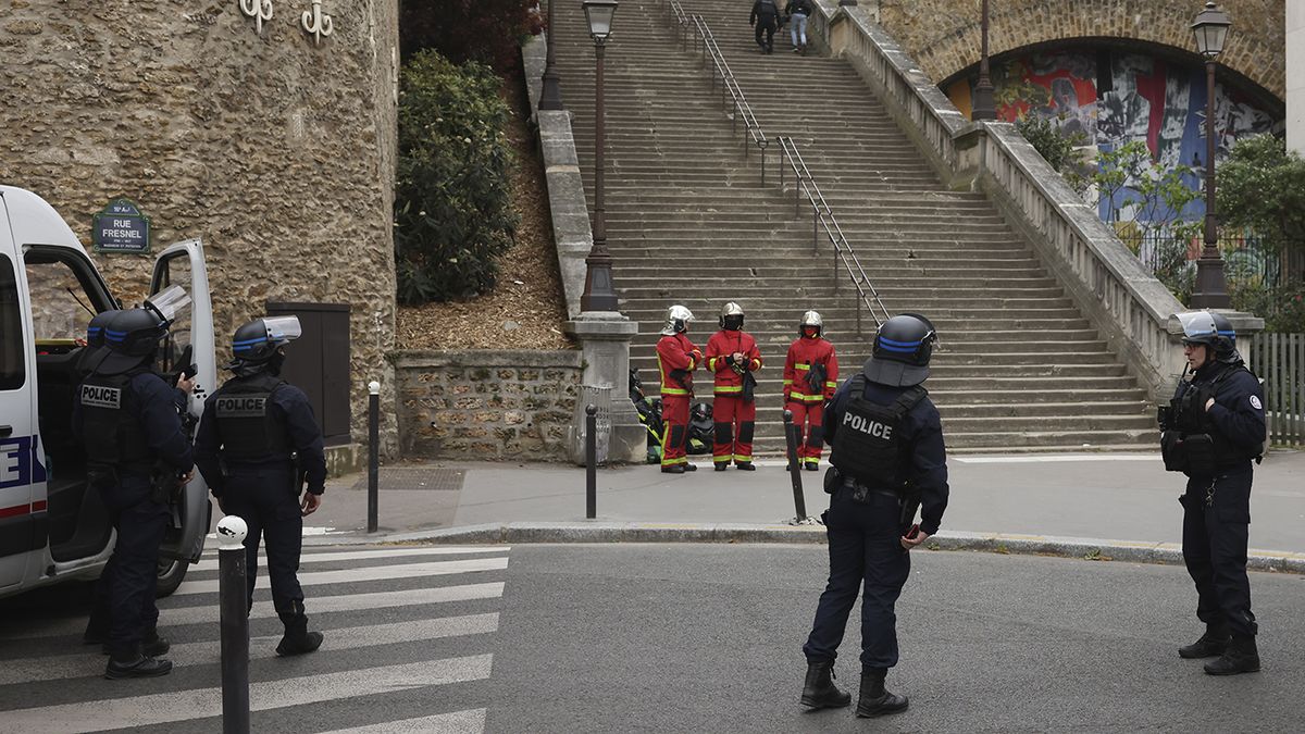 Un hombre entró al consulado de Irán y causó pánico en París: portaba un cinturón de falsos explosivos. (Foto: AP) Un hombre entró al consulado de Irán y causó pánico en París: portaba un cinturón de falsos explosivos. (Foto: AP)