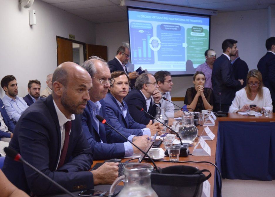 Dietrich fue a Diputados a defender el proyecto que reemplazará al Mega DNU