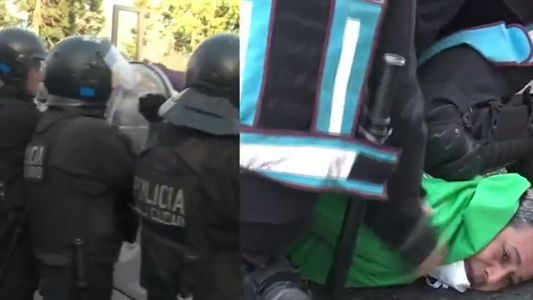Incidentes en la protesta frente al INTI por los despidos en el Estado