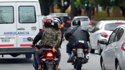 Un municipio del conurbano prohibirá circular en moto de a dos sin una autorización