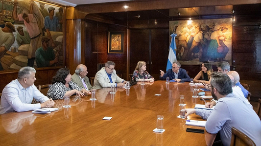 Mario Lugones se reunió con autoridades del Hospital Garrahan tras el conflicto salarial