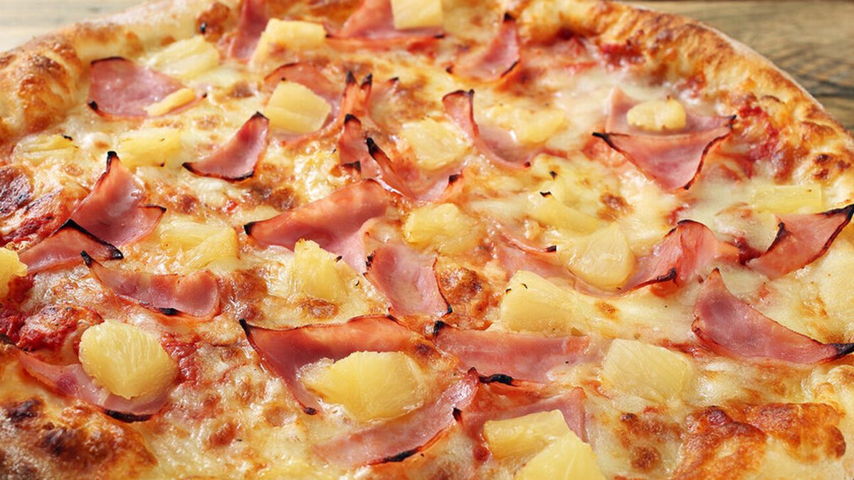 Cuál es el origen de la pizza de ananá y cómo prepararla en simples pasos