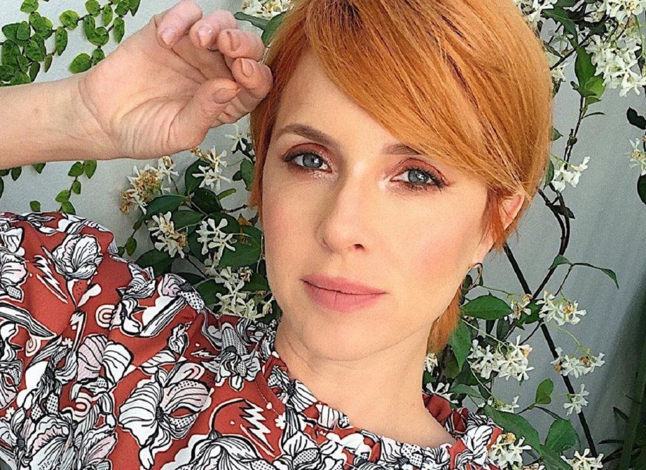 Carla Peterson mostró una fotos de unos pies y desató la polémica: ¿De quién son?