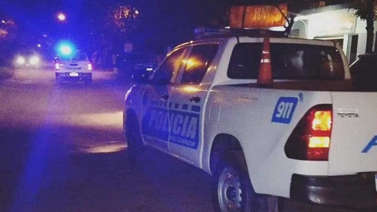 Los efectivos fueron detenidos tras la denuncia de la víctima de violencia de género (Foto: Télam).
