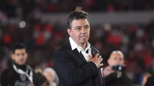 Los hinchas River hicieron un banderazo para despedir a Marcelo Gallardo