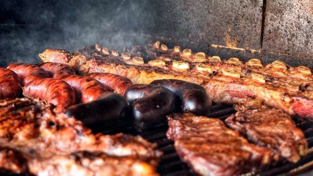 Vegana recurrió a la Justicia porque su vecino la invadía con humo y olor a asado