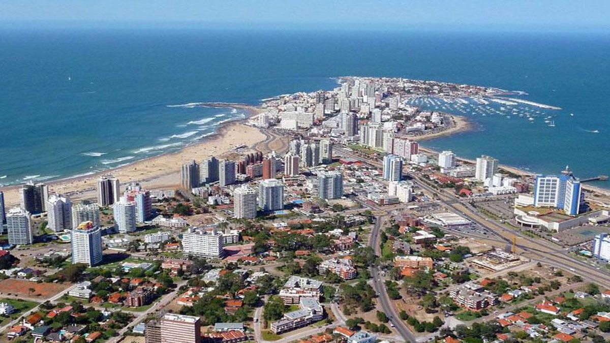 Desde el 1° de noviembre no hace falta cuarentena en Uruguay, pero sí llegar con un plan de vacunas y un PCR negativo (Foto: Archivo)