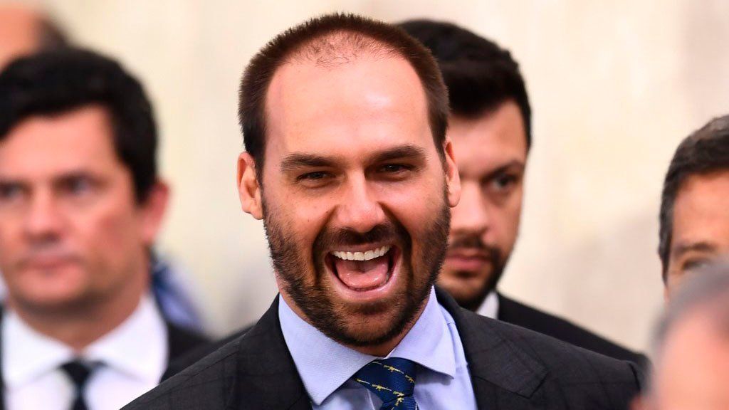 El hijo de Jair Bolsonaro calificó la cuarentena argentina como una calamidad
