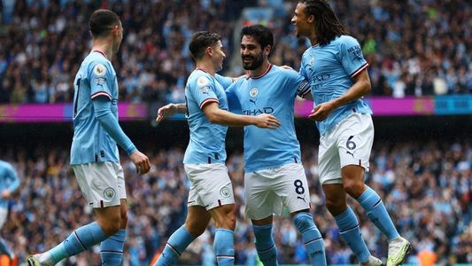 Con Julián Álvarez como titular, el Manchester City derrotó al Leeds y sigue como único puntero en la Premier League