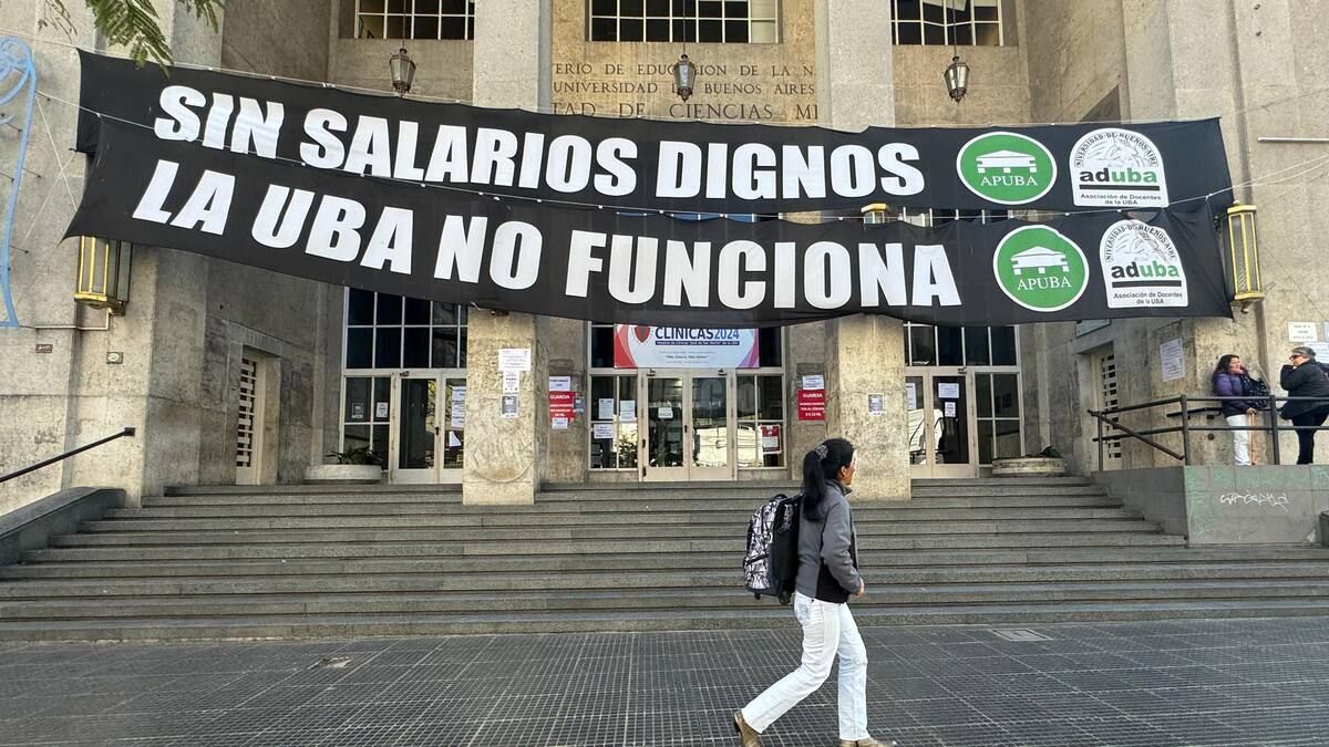 Paro total en la UBA: docentes y no docentes frenan actividades en rechazo a la intimación del Gobierno