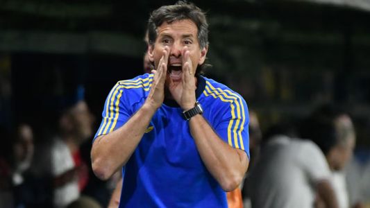 Úbeda explicó su único cambio y respondió a los silbidos de los hinchas de Boca tras el clásico