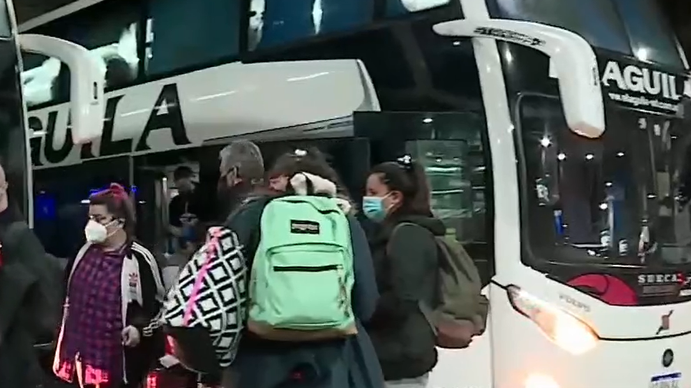 Caos en el tránsito y hasta 15 horas de demora en las terminales: cómo fue la vuelta a casa en el último día del fin de semana largo