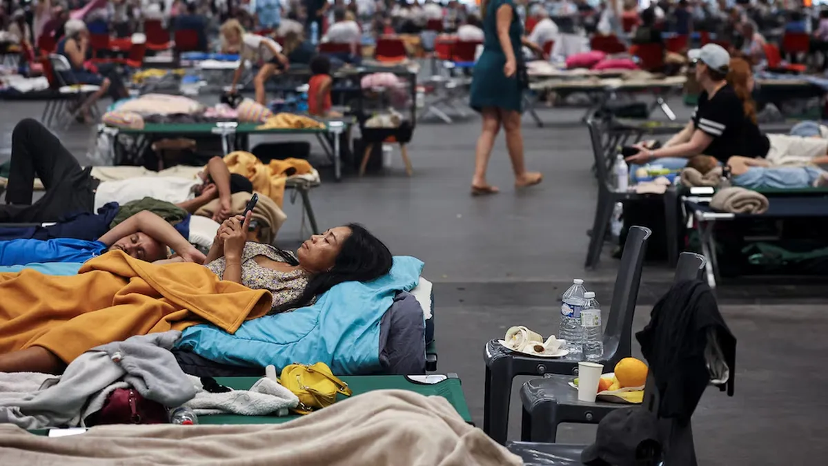 Personas evacuadas en las cercan&iacute;as de Burdeos. (Foto: Reuters)