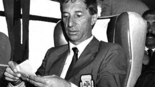 La anécdota insólita del Vasco con Bilardo: lo interceptó en la autopista y le explicó cómo quería que juegue en una pared