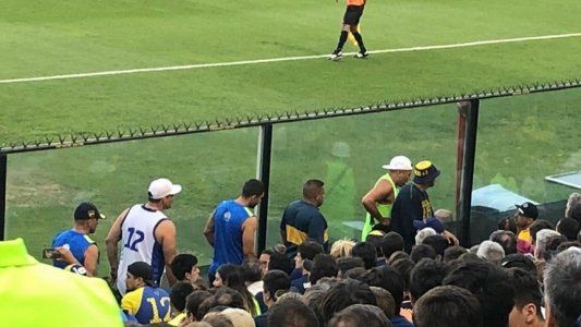 Aplicarán derecho de admisión a los barras de Boca que apretaron a los hinchas en la platea