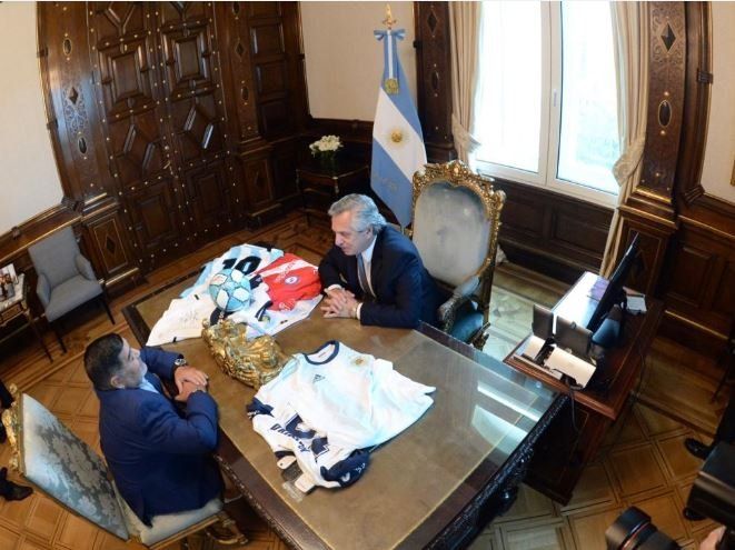 El Presidente decretó tres días de duelo por la muerte de Diego Armando Maradona