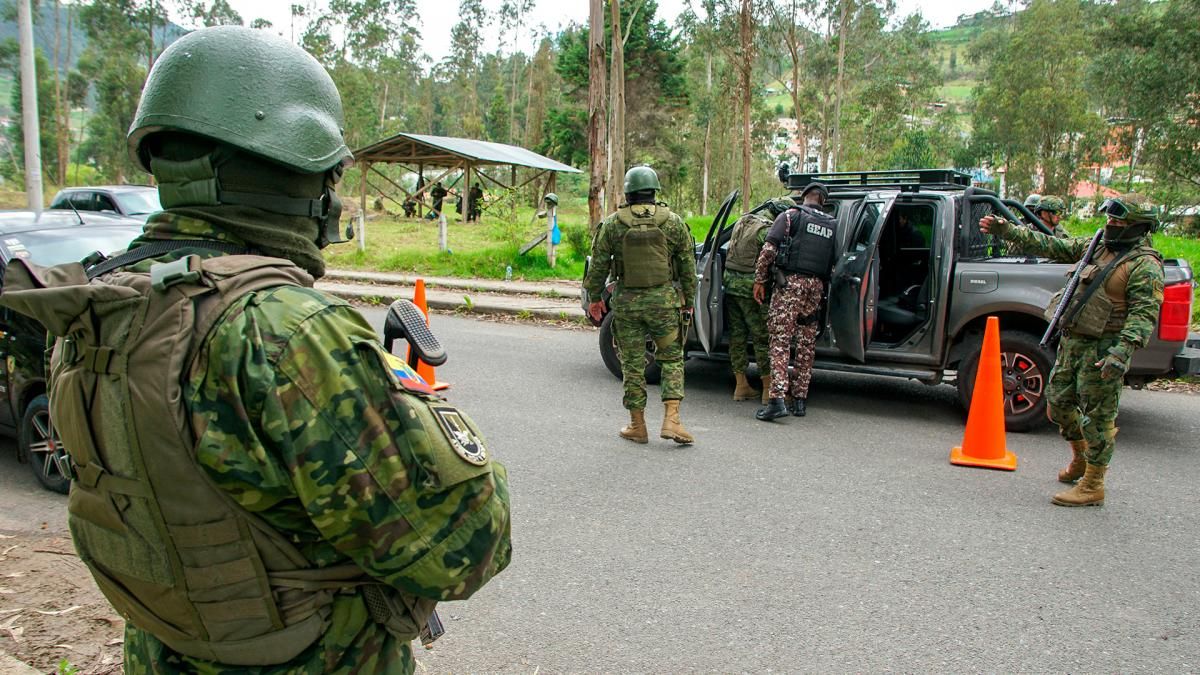 El ejército ya está en las calles de Ecuador. (Foto: AFP) El ejército ya está en las calles de Ecuador. (Foto: AFP)