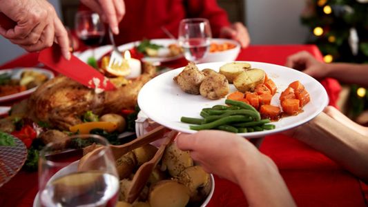 Nueve consejos para cuidar tu alimentación en las fiestas