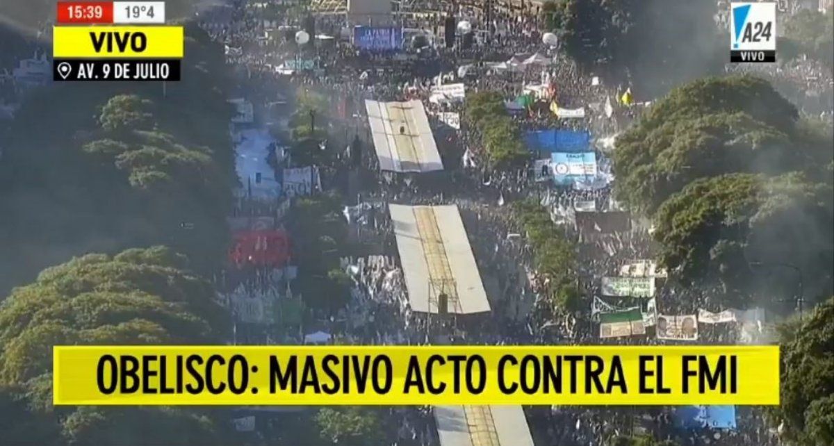 El kirchnerismo, los sindicatos y los actores llenaron la 9 de Julio para rechazar al FMI