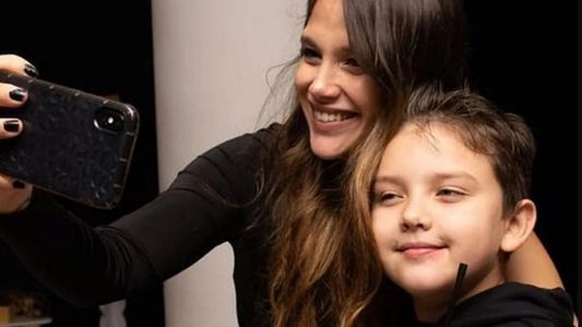 Hoy se casa Barbie Vélez y su hermanito le preparó una sorpresa