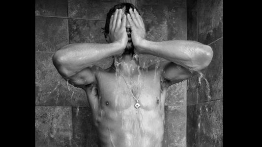 Chino Darín: foto en la ducha y lomazo