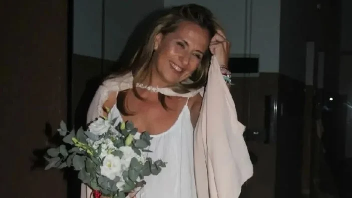 Amor propio en el altar: cordobesa se sasa sonsigo misma