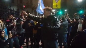 Alfredo Casero en la puerta del Congreso: Esta porquería es una mentira que todos permitimos