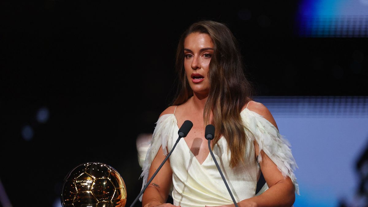 Alexia Putellas gan&oacute; el Bal&oacute;n de Oro femenino por tercera vez en su carrera, tras las consagraciones de 2021 y 2022. (Foto: Reuters).