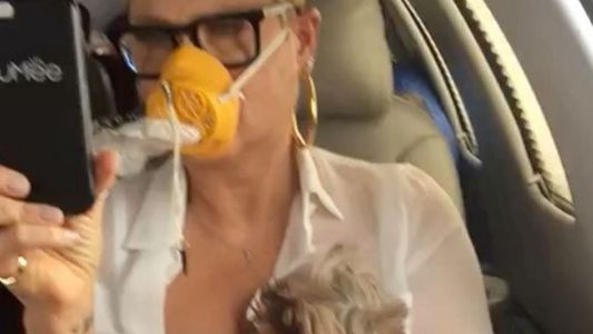 ¡El avión de Xuxa fue impactado por un rayo y ella grabó el aterrizaje de emergencia!