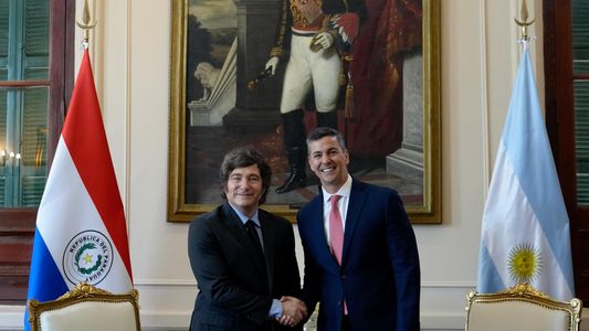 Milei almorzó con Santiago Peña en Asunción y destacó la estabilidad económica de Paraguay