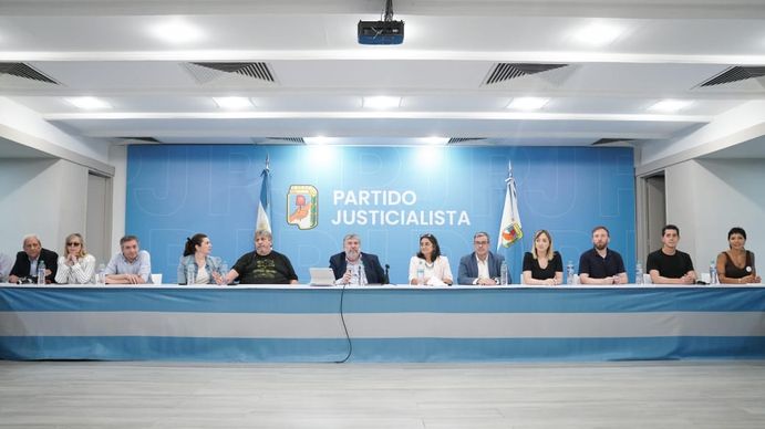 El PJ busca reorganizarse para intentar frenar la avalancha libertaria en el Congreso