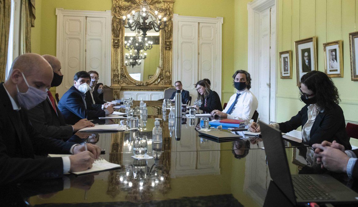 Exclusivo A24.com: el Gobierno analiza pagar un solo IFE más y reconvertirlo en planes de capacitación y empleo para jóvenes
