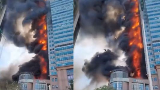 Impactantes imágenes: se incendió un edificio de más de 20 pisos en China