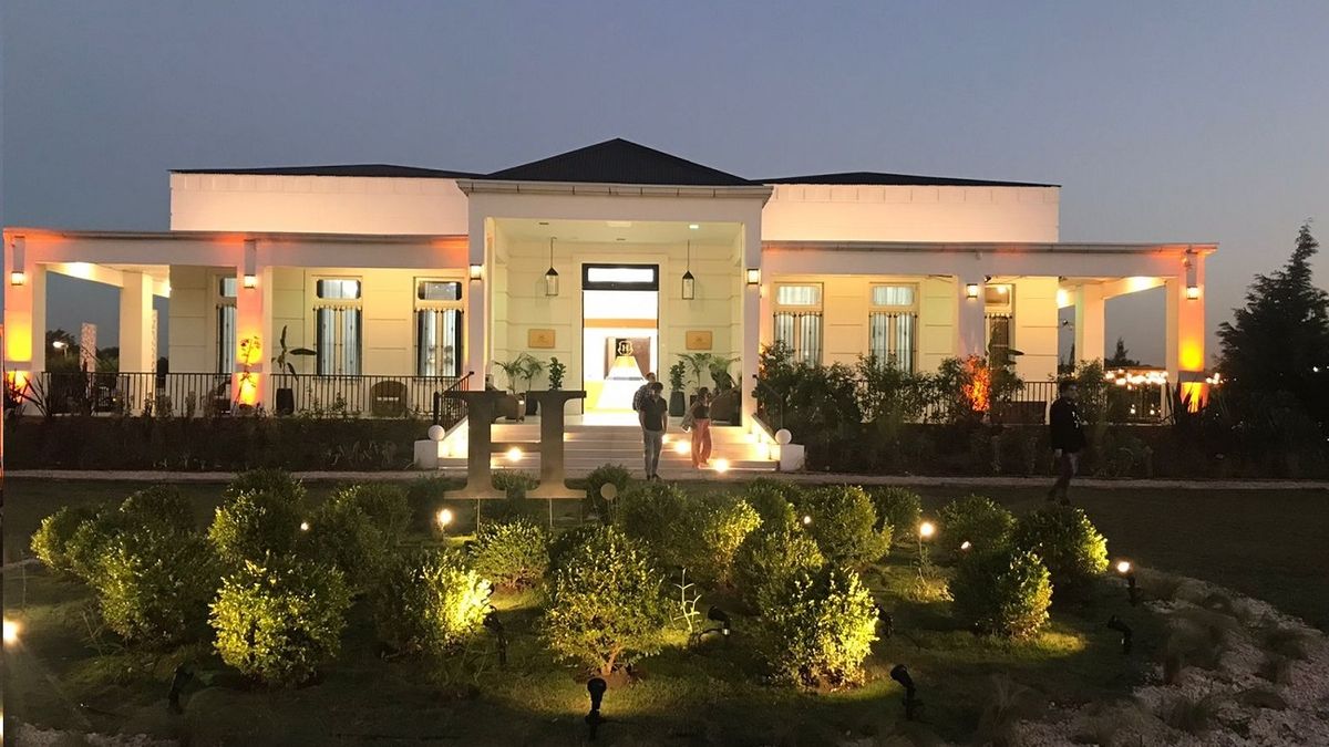 El hotel de los famosos, de noche 