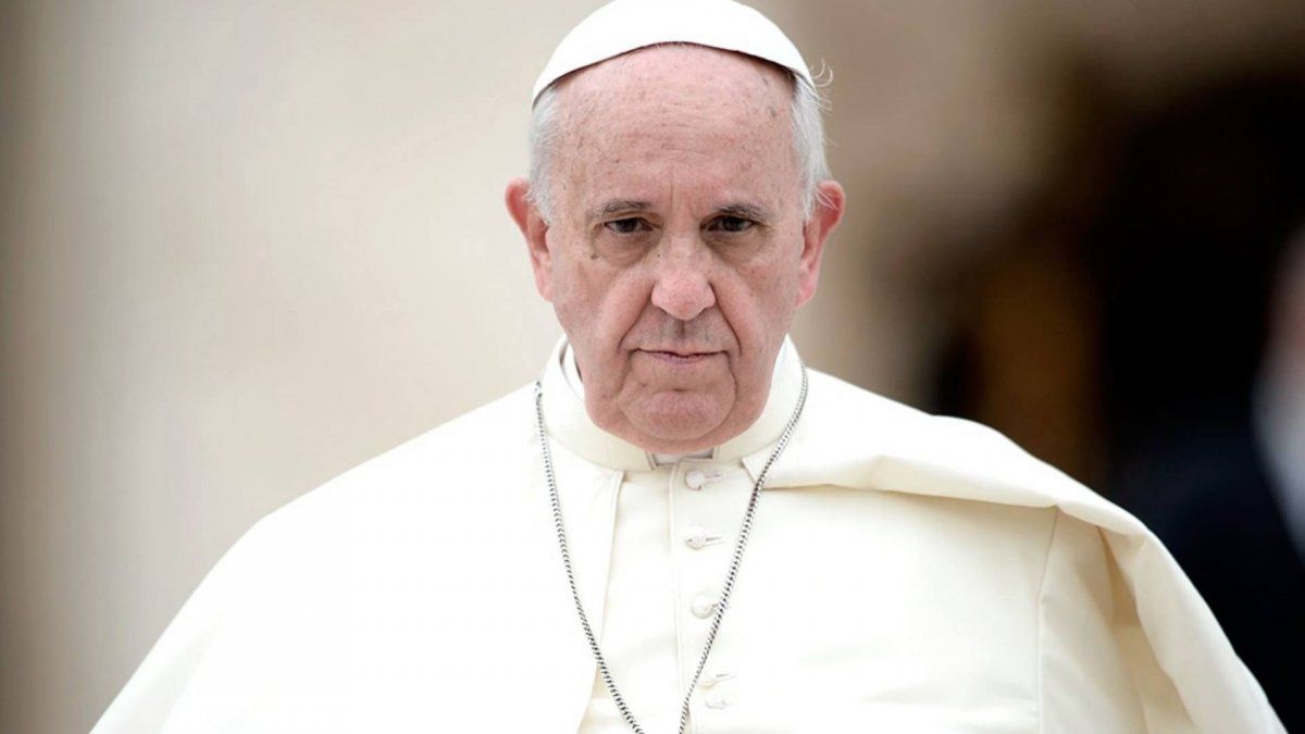 Hasta Dios se equivoca: el Papa pidió perdón por defender a un obispo abusador en Chile