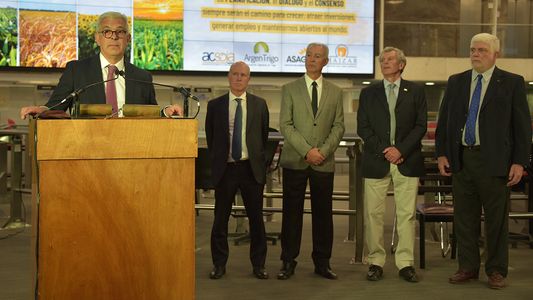 El agro salió al cruce de medidas para trigo y maíz: El Gobierno se había comprometido a no interferir