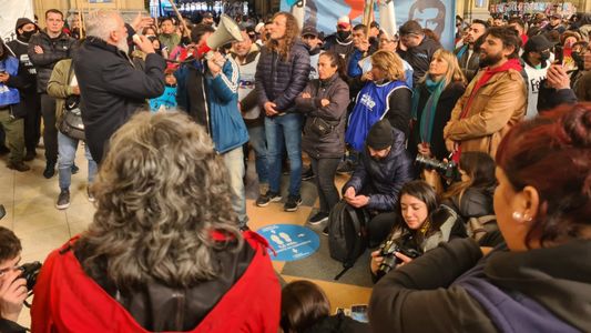 Movimientos sociales oficialistas advierten que están dispuestos a salir a la calle por el Salario Básico Universal