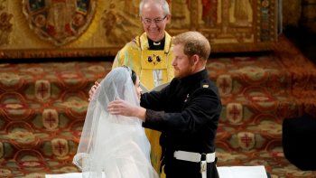 En vivo: entre ovaciones Harry y Meghan recorren las calles de Windsor en un carruaje real
