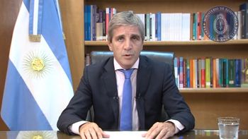 Luis Caputo: El tipo de cambio oficial va a pasar a valer $800. (Captura)