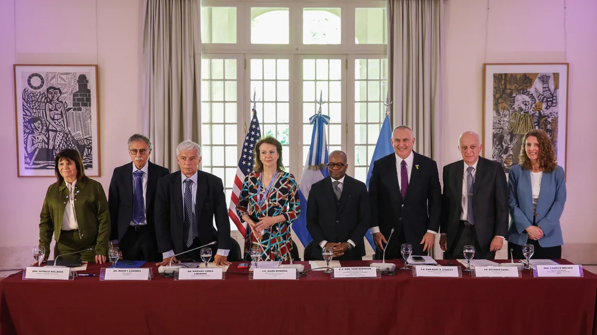 Diana Mondino recibió al Secretario de Estado Adjunto de Estados Unidos