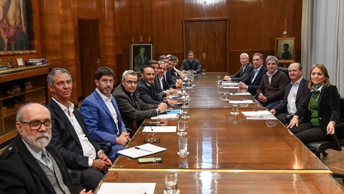 La propuesta fue consensuada durante una reunión de la Mesa de Diálogo. (Foto: Gobireno)