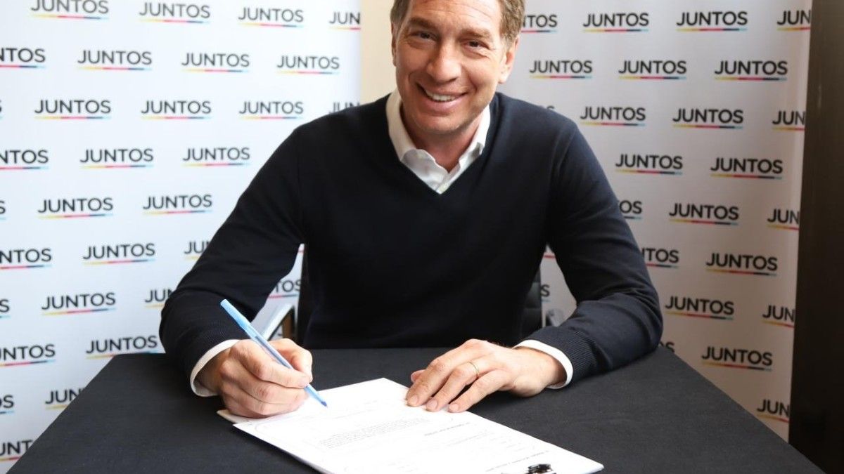 Diego Santilli firmó este sábado por la tarde y ya es formalmente precandidato. 