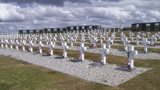 La conmovedora historia del cementerio de Darwin, a 40 años de la Guerra de Malvinas