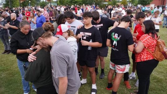 Tiene 14 años y con una ametralladora mató a 4 personas en una escuela de EE.UU.