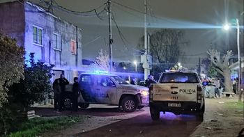 Aberrante: un hombre colgó de pies y manos a su hijo de 9 años para castigarlo