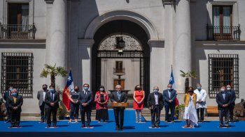 Pese al éxito de la vacunación, Chile coloca a un tercio del país en aislamiento
